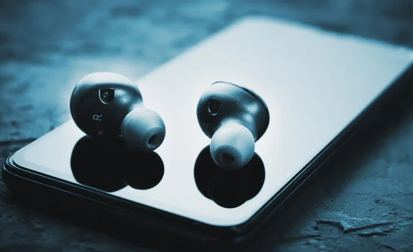 wireless vs true wireless earbuds